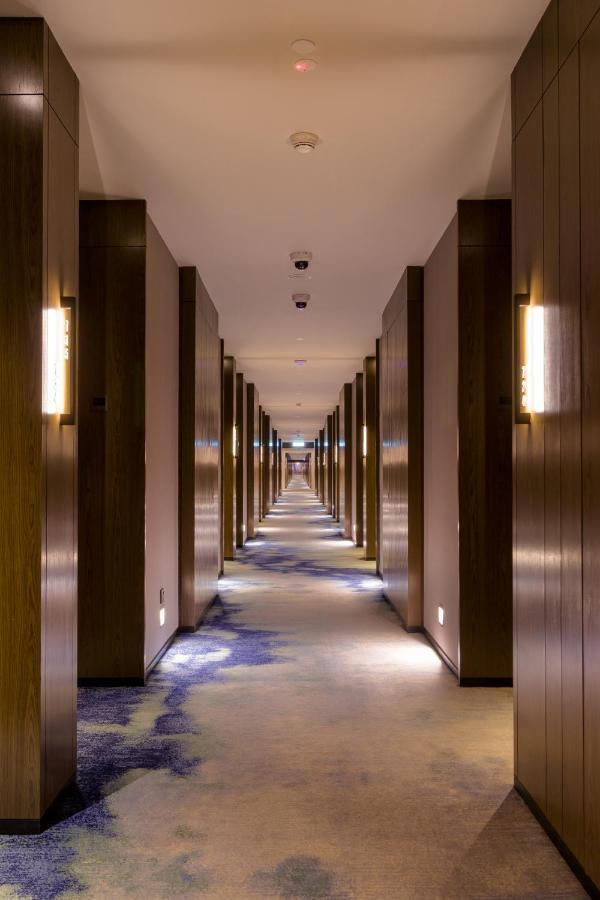 M Resort & Hotel Kuala Lumpur Esterno foto A corridor at the hotel